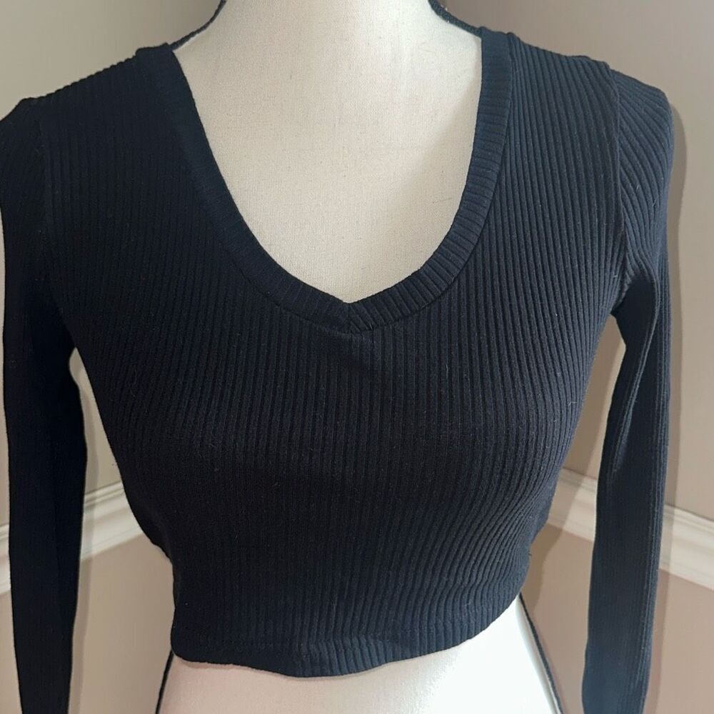 SHEIN Crop Top - Picture 2 of 5